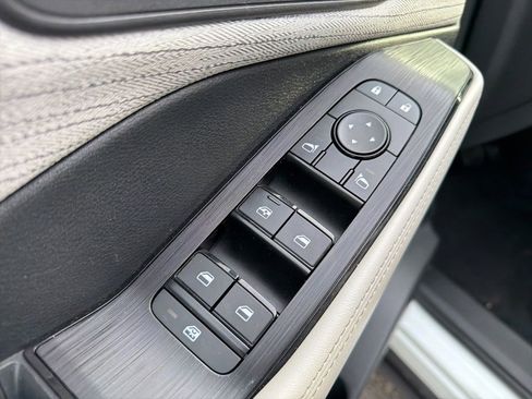 Used 2023 Nissan Rogue SV AWD/4WD image 12