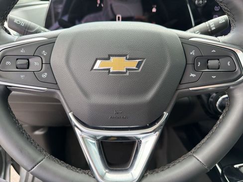 Certified 2025 Chevrolet Trax LT w/ LT Convenience Package FWD image 17