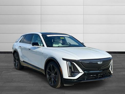 Used 2026 Cadillac Lyriq Signature Sport AWD/4WD image 4