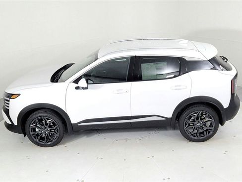 Used 2025 Nissan Kicks SR AWD/4WD image 42