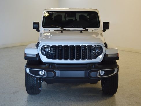 Used 2025 Jeep Gladiator Sport AWD/4WD image 8