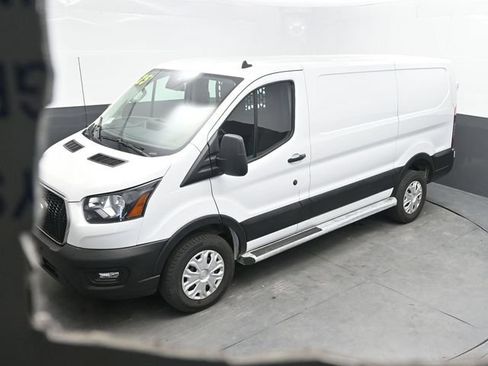 Used 2025 Ford Transit 250 Low Roof w/ Exterior Upgrade Package RWD image 26