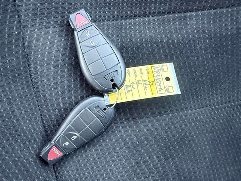Used 2019 Dodge Grand Caravan SE FWD image 39