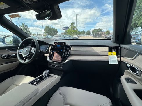 New 2026 Volvo XC90 B6 Core image 11