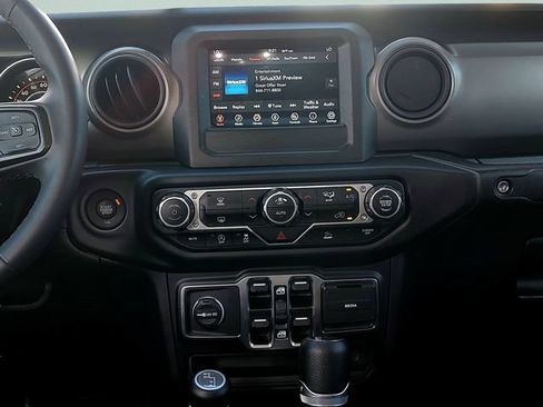 Used 2023 Jeep Gladiator Sport AWD/4WD image 13