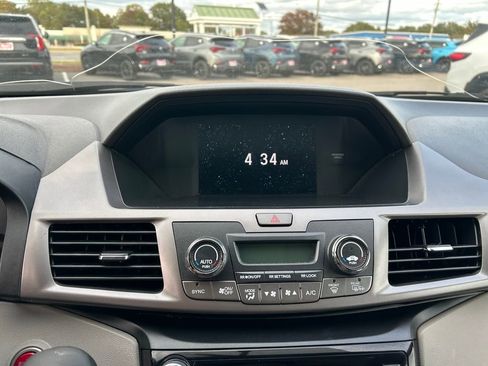 Used 2016 Honda Odyssey SE image 19