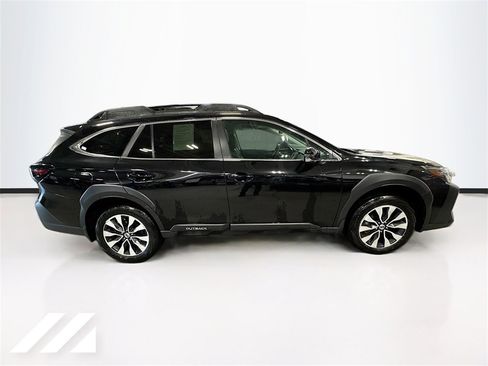 Used 2023 Subaru Outback Limited XT image 4