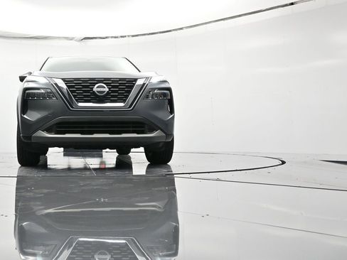 Used 2023 Nissan Rogue SV image 35