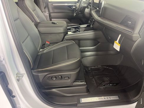 New 2026 Chevrolet Suburban Premier image 19