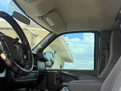 Used 2014 Chevrolet Express 2500 RWD image 16