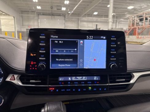 Used 2024 Toyota Sienna Limited image 21