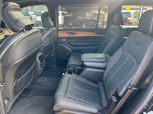 Used 2024 Jeep Grand Cherokee L Summit AWD/4WD image 17