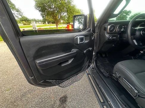 Used 2018 Jeep Wrangler Unlimited Sport AWD/4WD image 13