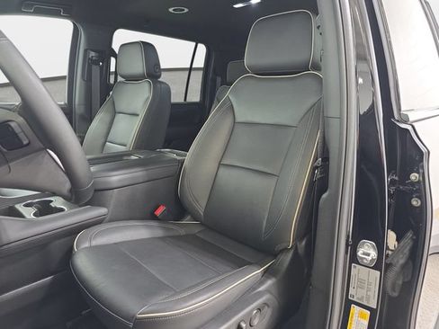 Used 2024 GMC Yukon XL SLT w/ SLT Luxury Package AWD/4WD image 14