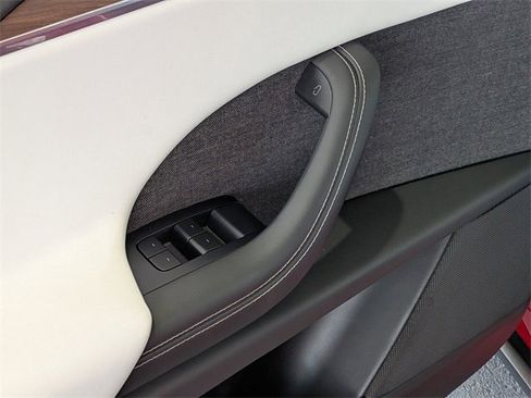 Used 2025 Tesla Model X image 9