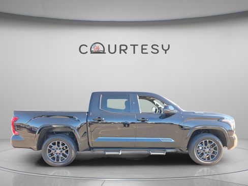 Used 2025 Toyota Tundra Platinum image 5