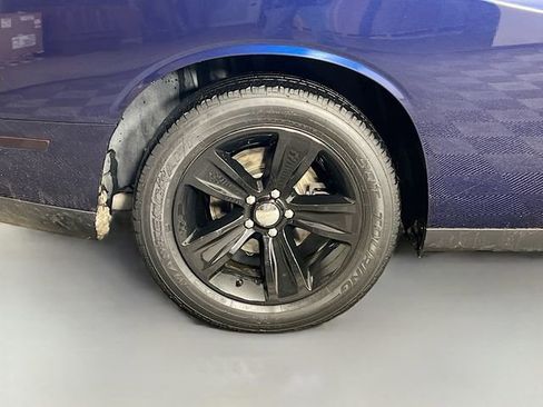 Used 2016 Dodge Challenger SXT image 31