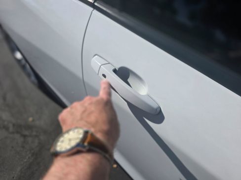 Used 2020 Chevrolet Equinox LS w/ LS Convenience Package image 9