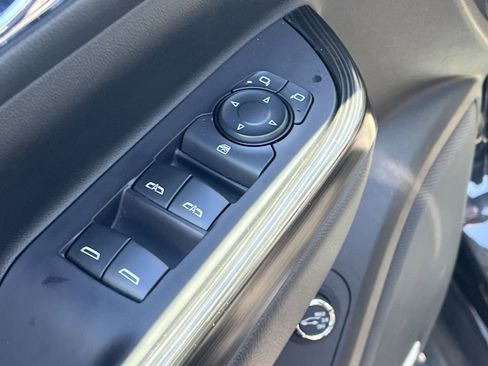 Used 2020 GMC Acadia SLT w/ Driver Alert Package II image 13