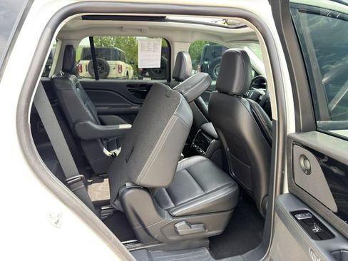 Used 2025 Lincoln Aviator Reserve w/ Jet Appearance Package AWD/4WD image 13