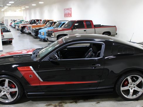 Used 2012 Ford Mustang GT Premium w/ Electronics Pkg RWD image 34