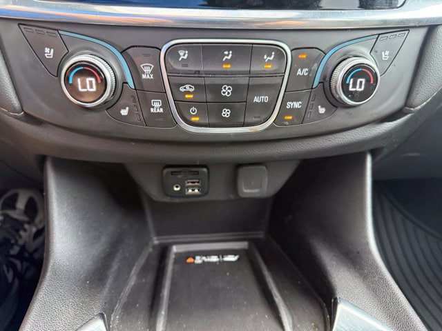 Used 2023 Chevrolet Traverse High Country FWD image 34
