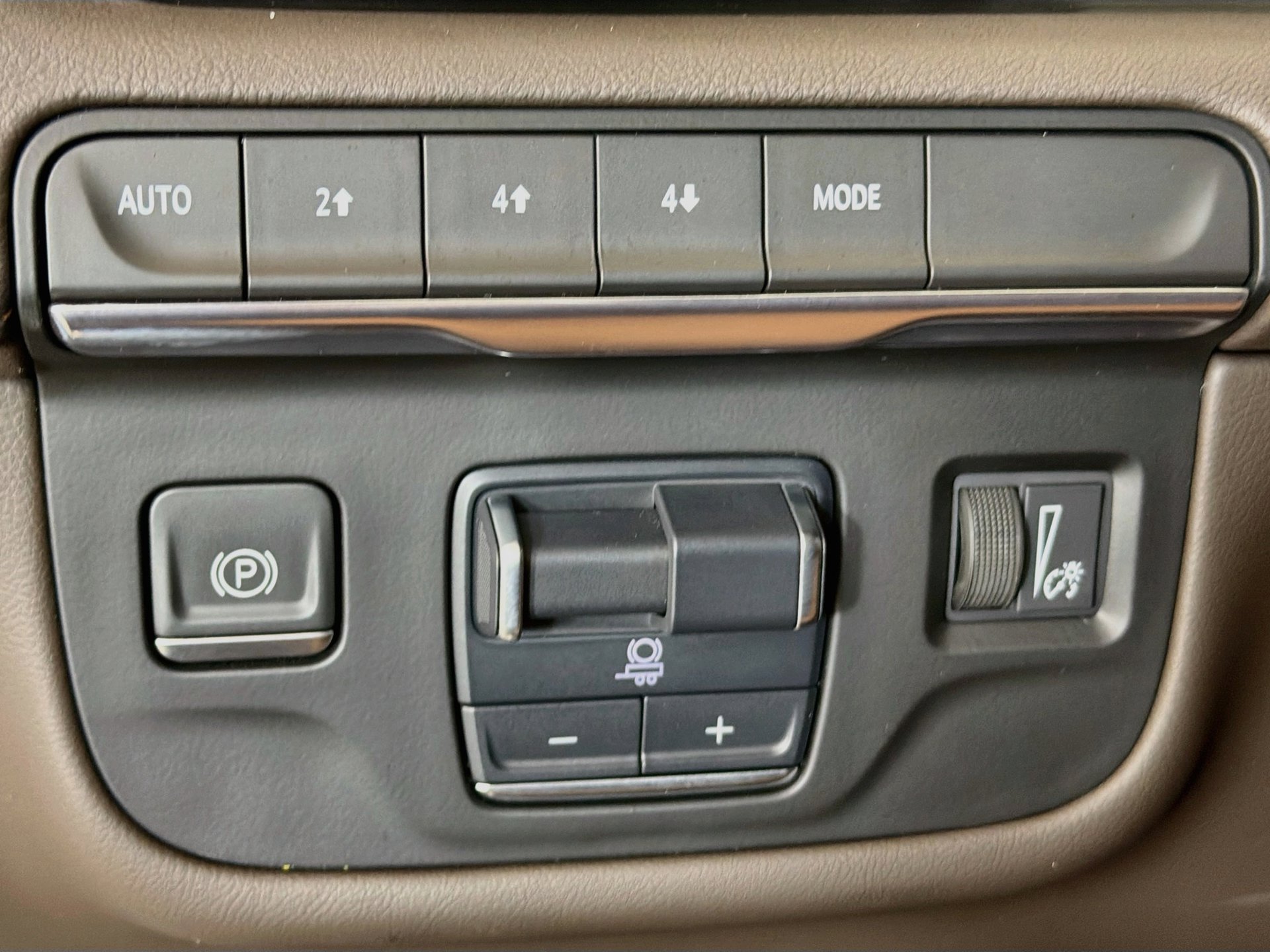 Used 2024 Cadillac Escalade ESV Sport w/ LPO, ONYX Package AWD/4WD image 34