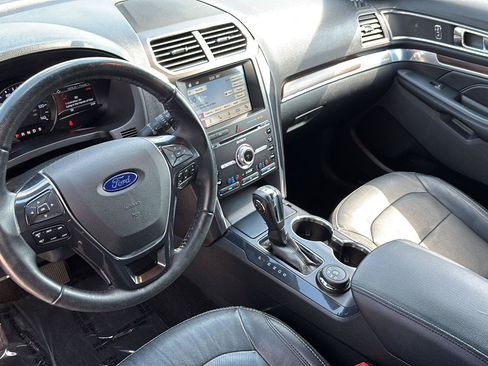 Used 2018 Ford Explorer Limited AWD/4WD image 10