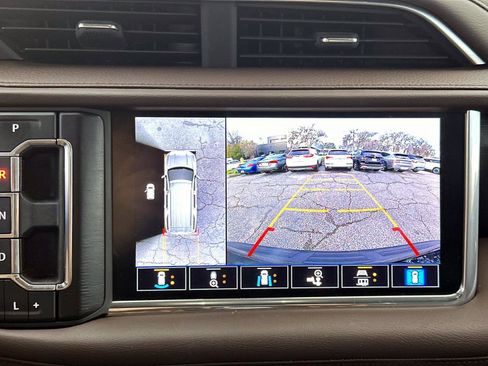 Used 2021 GMC Yukon Denali w/ Denali Premium Package image 23