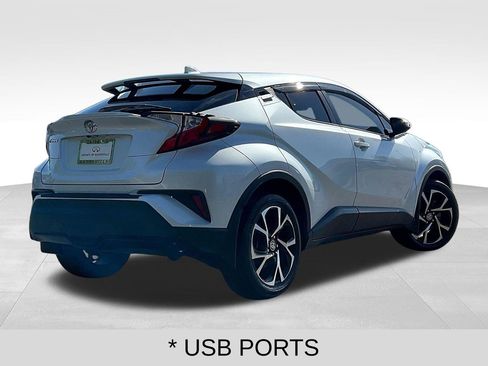 Used 2022 Toyota C-HR XLE FWD image 5