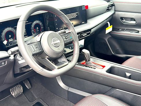 New 2026 Nissan Kicks SR w/ SR Premium Package FWD image 9