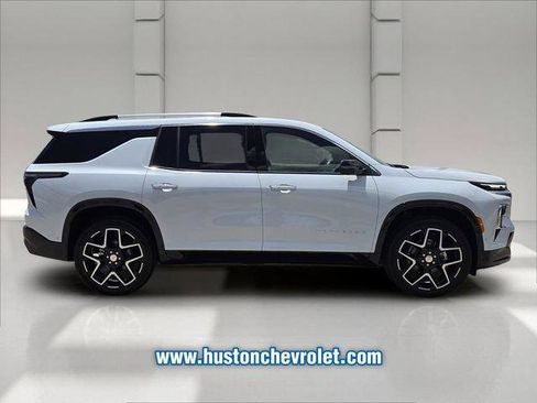 New 2026 Chevrolet Traverse High Country FWD image 6