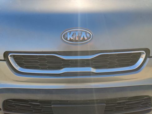 Used 2012 Kia Soul ! w/ Premium Pkg image 5