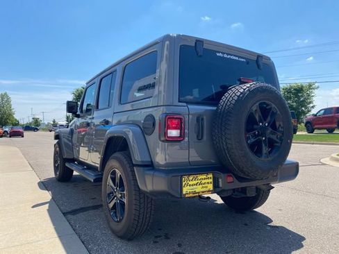 Used 2022 Jeep Wrangler Unlimited Sahara AWD/4WD image 7