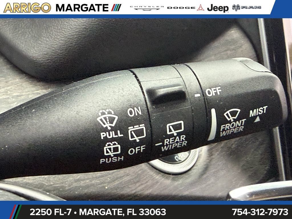 Used 2025 Jeep Grand Cherokee Limited RWD image 30