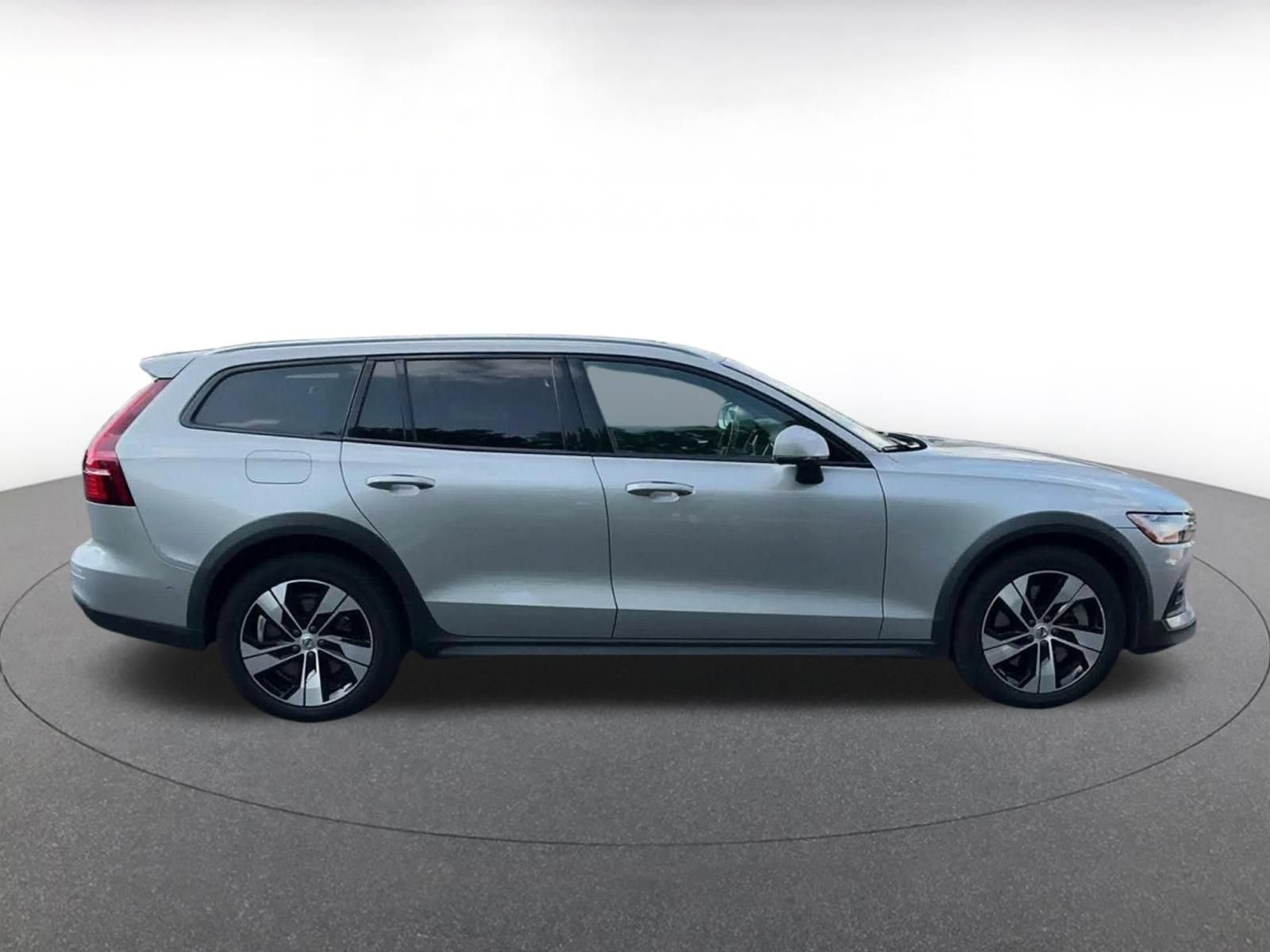 Used 2025 Volvo V60 B5 Cross Country Plus AWD/4WD image 15