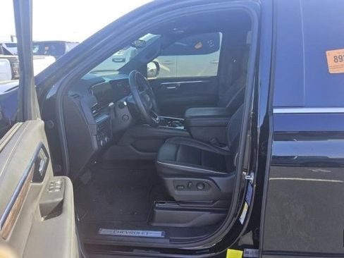 Used 2025 Chevrolet Tahoe Premier image 7