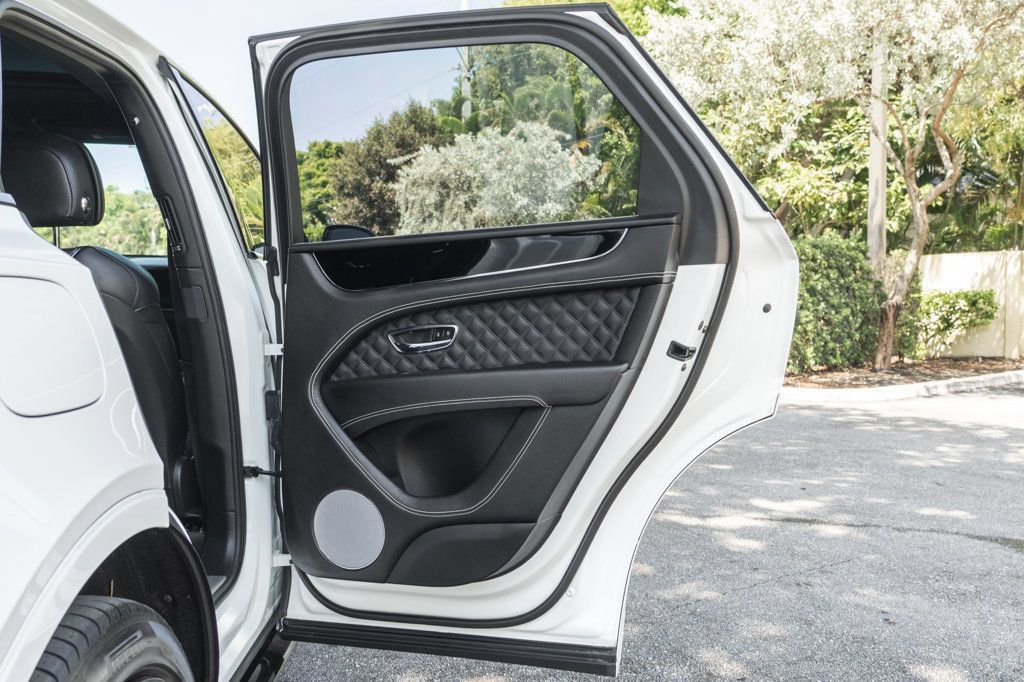 Used 2022 Bentley Bentayga AWD/4WD image 33