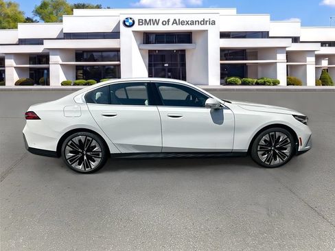 Used 2026 BMW 530i xDrive w/ Premium Package AWD/4WD image 8