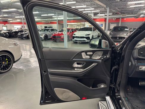 Used 2021 Mercedes-Benz Maybach GLS 600 4MATIC image 5