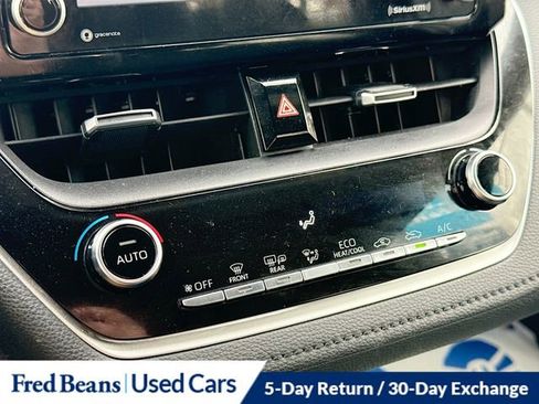 Used 2022 Toyota Corolla SE w/ SE Premium Package image 17