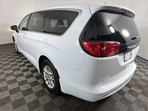 Used 2023 Chrysler Voyager LX FWD image 5