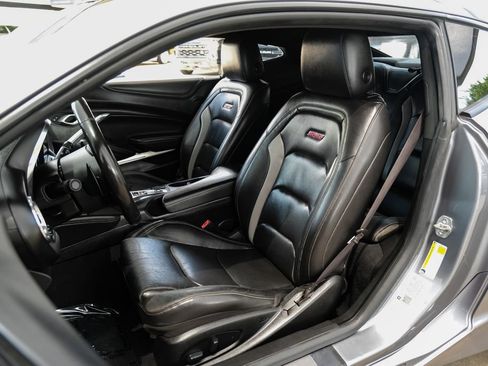 Used 2019 Chevrolet Camaro SS RWD image 30