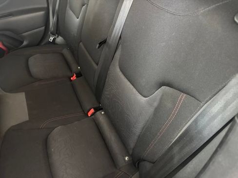 Used 2019 Jeep Renegade Trailhawk w/ Cold Weather Group II AWD/4WD image 29