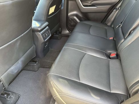 Used 2021 Toyota RAV4 XLE image 10