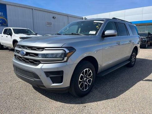Used 2024 Ford Expedition Max XLT image 2