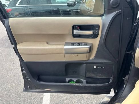 Used 2018 Toyota Sequoia Limited w/ Safety & Convenience Package AWD/4WD image 5