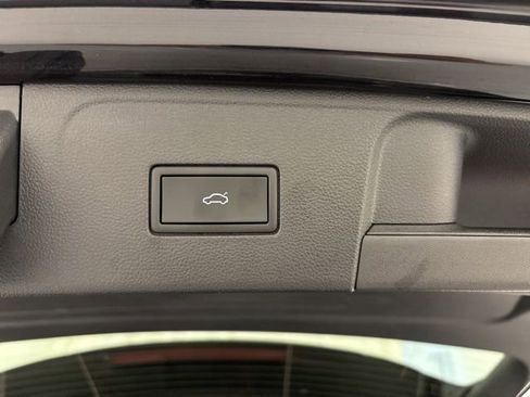 Used 2025 Volkswagen Atlas Peak Edition SE image 29