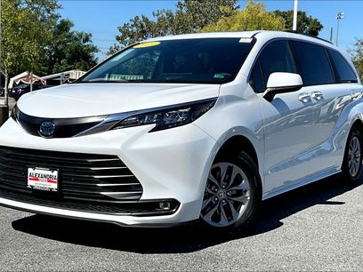 Used 2025 Toyota Sienna XLE
