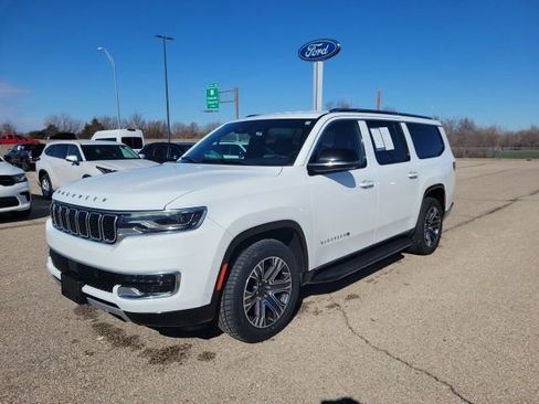 Used 2024 Jeep Wagoneer L Series II image 19